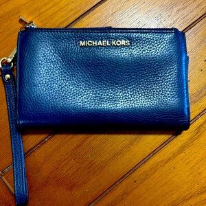 EUC Michael Kors navy blue wallet/wristlet